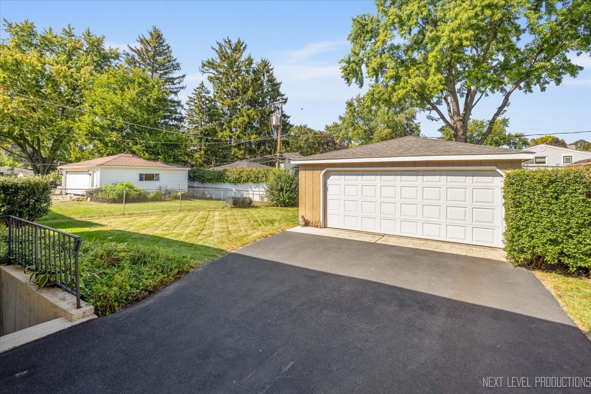 1103 Dawes Avenue, Wheaton, IL 60189