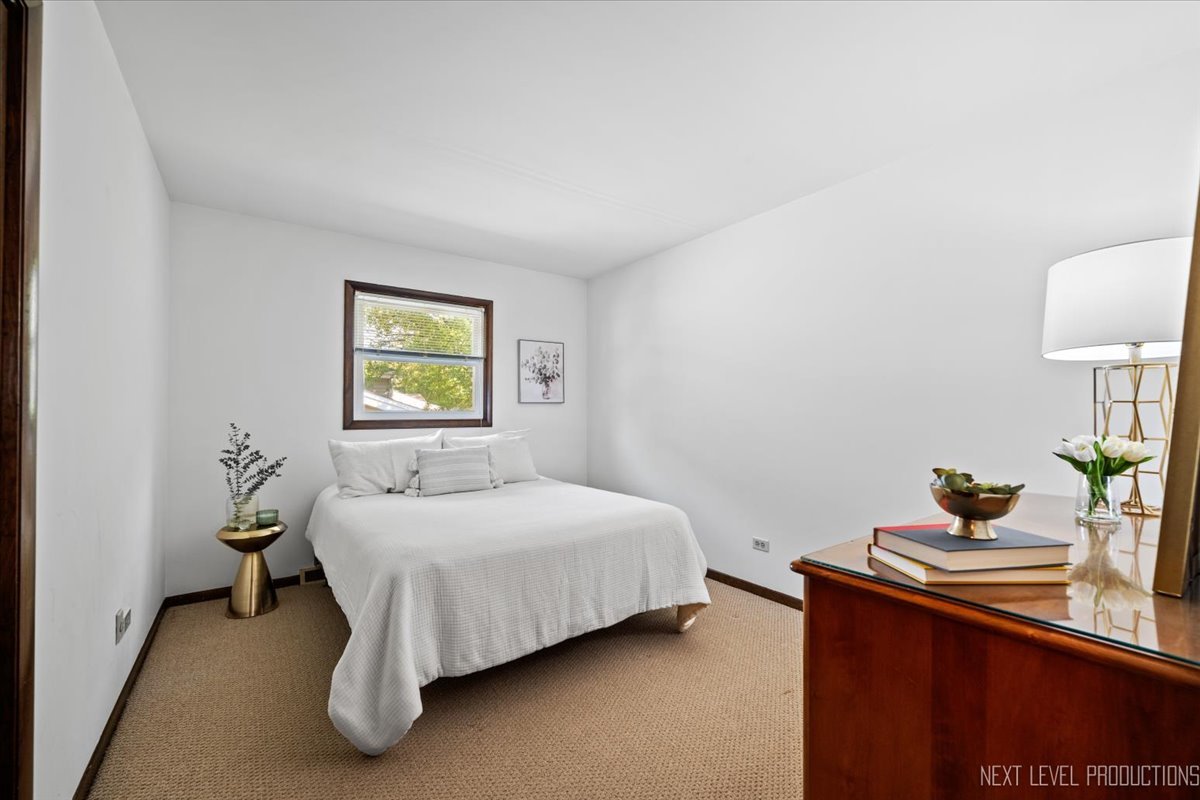 1103 Dawes Avenue, Wheaton, IL 60189