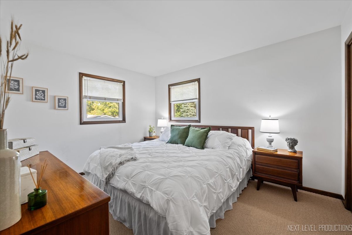 1103 Dawes Avenue, Wheaton, IL 60189