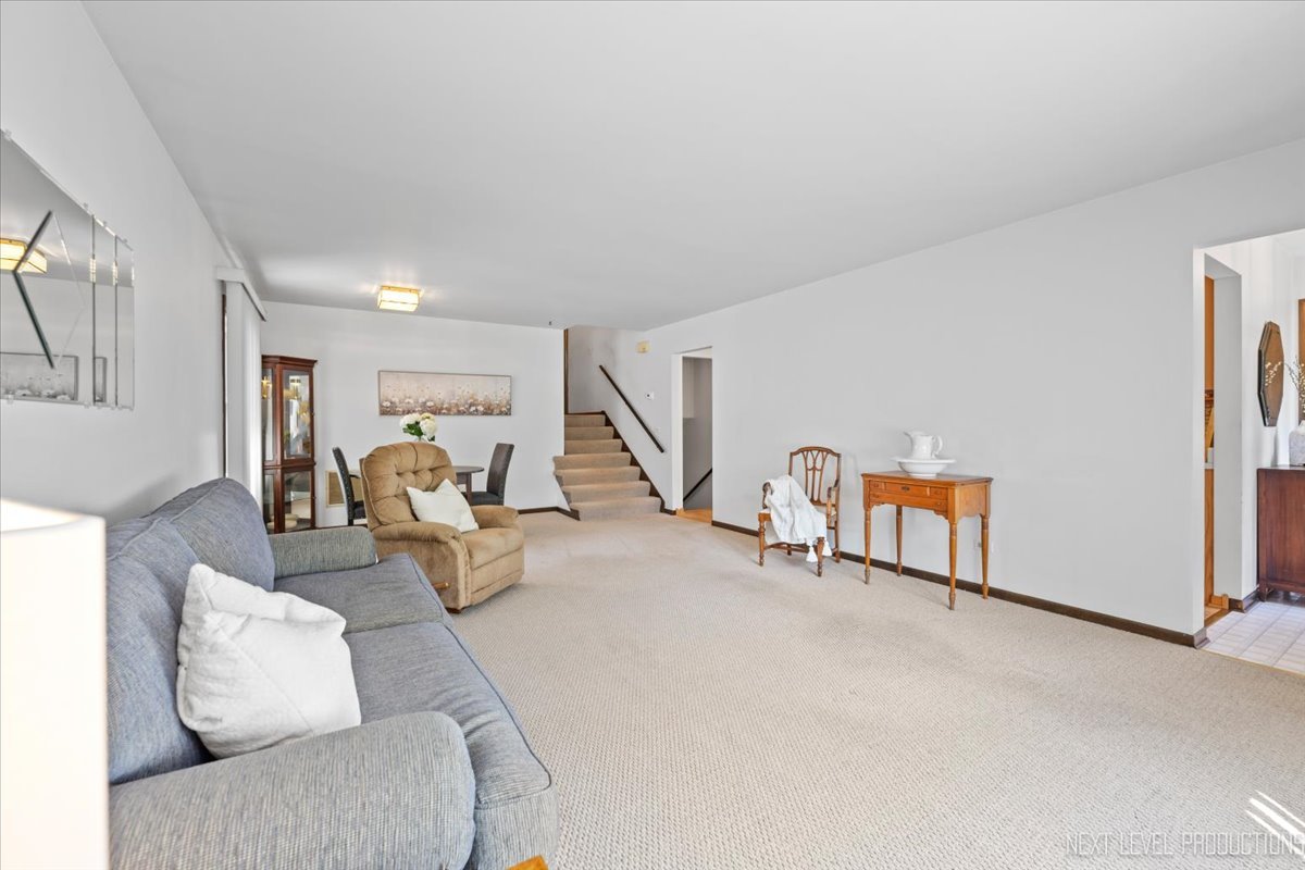 1103 Dawes Avenue, Wheaton, IL 60189