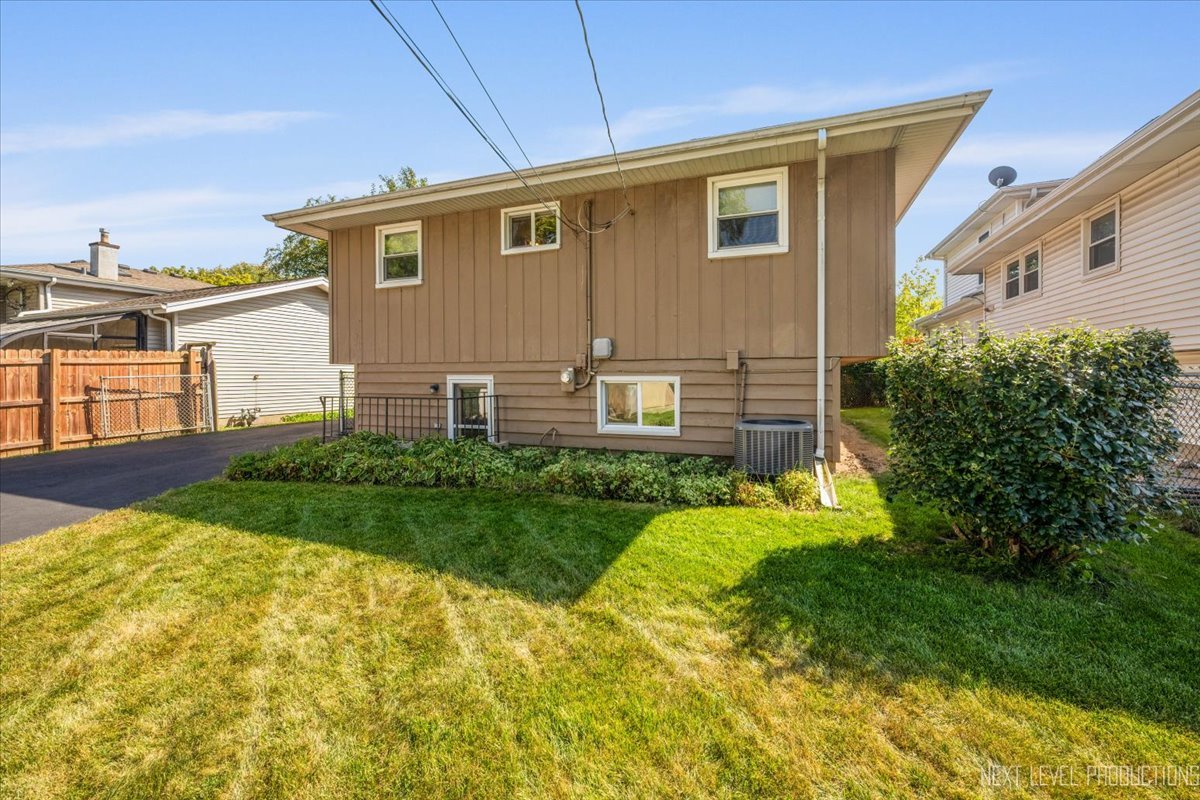 1103 Dawes Avenue, Wheaton, IL 60189