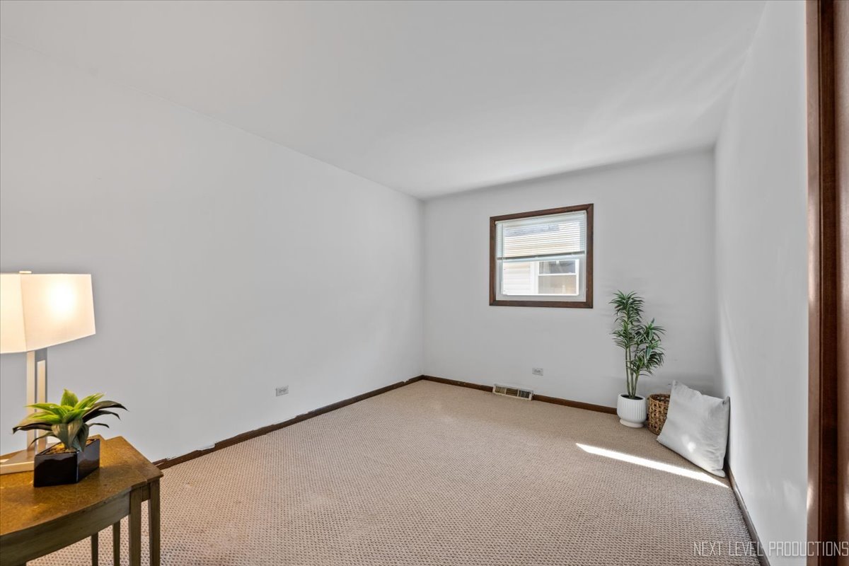 1103 Dawes Avenue, Wheaton, IL 60189