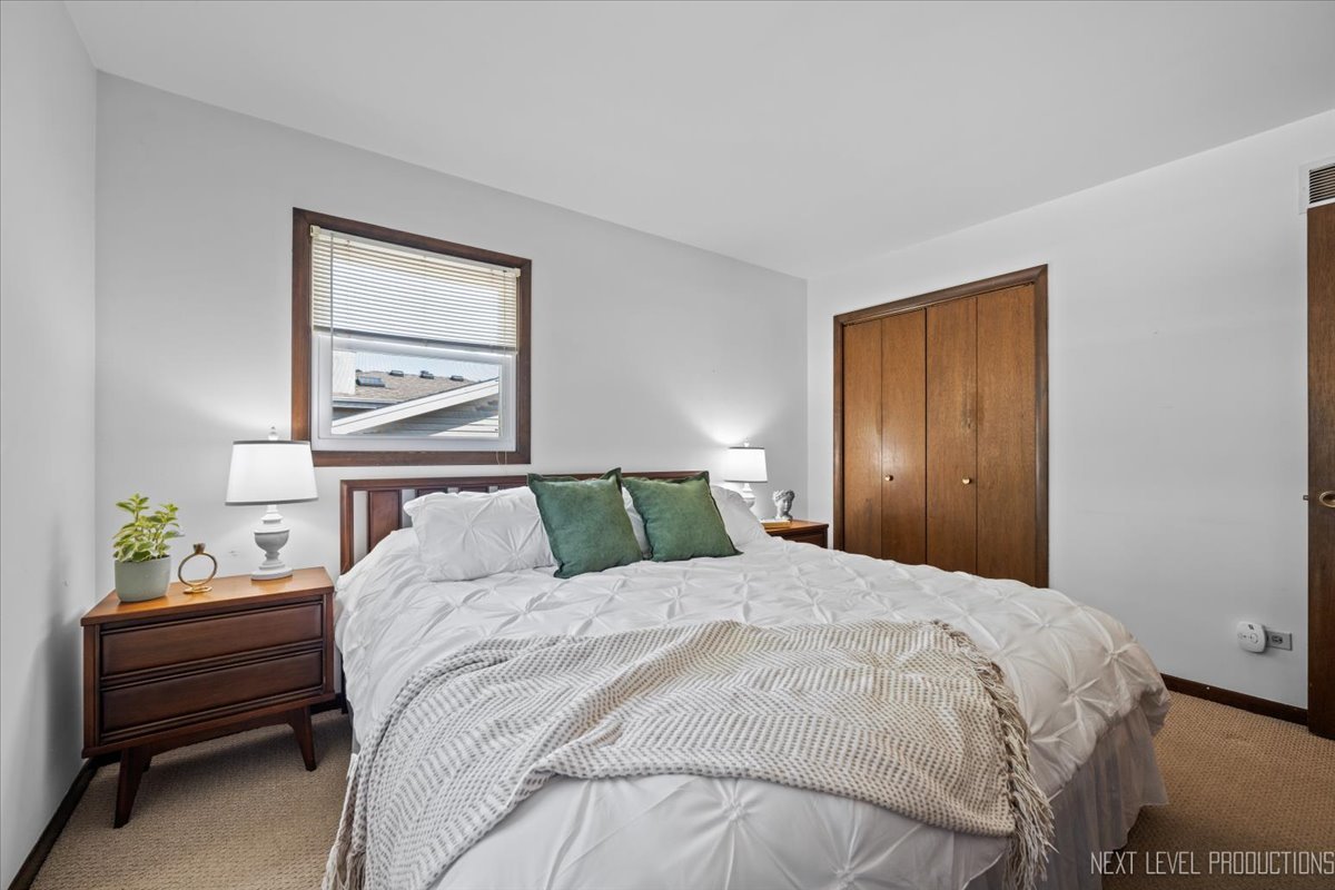 1103 Dawes Avenue, Wheaton, IL 60189