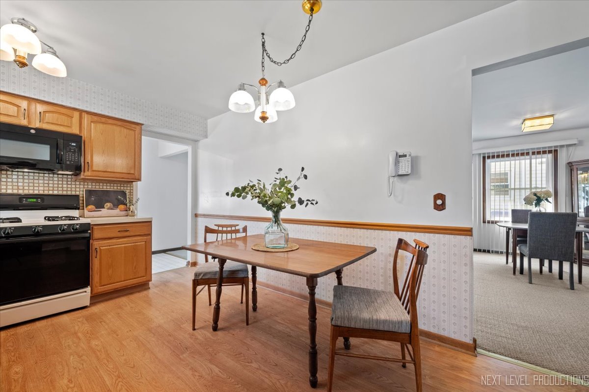 1103 Dawes Avenue, Wheaton, IL 60189