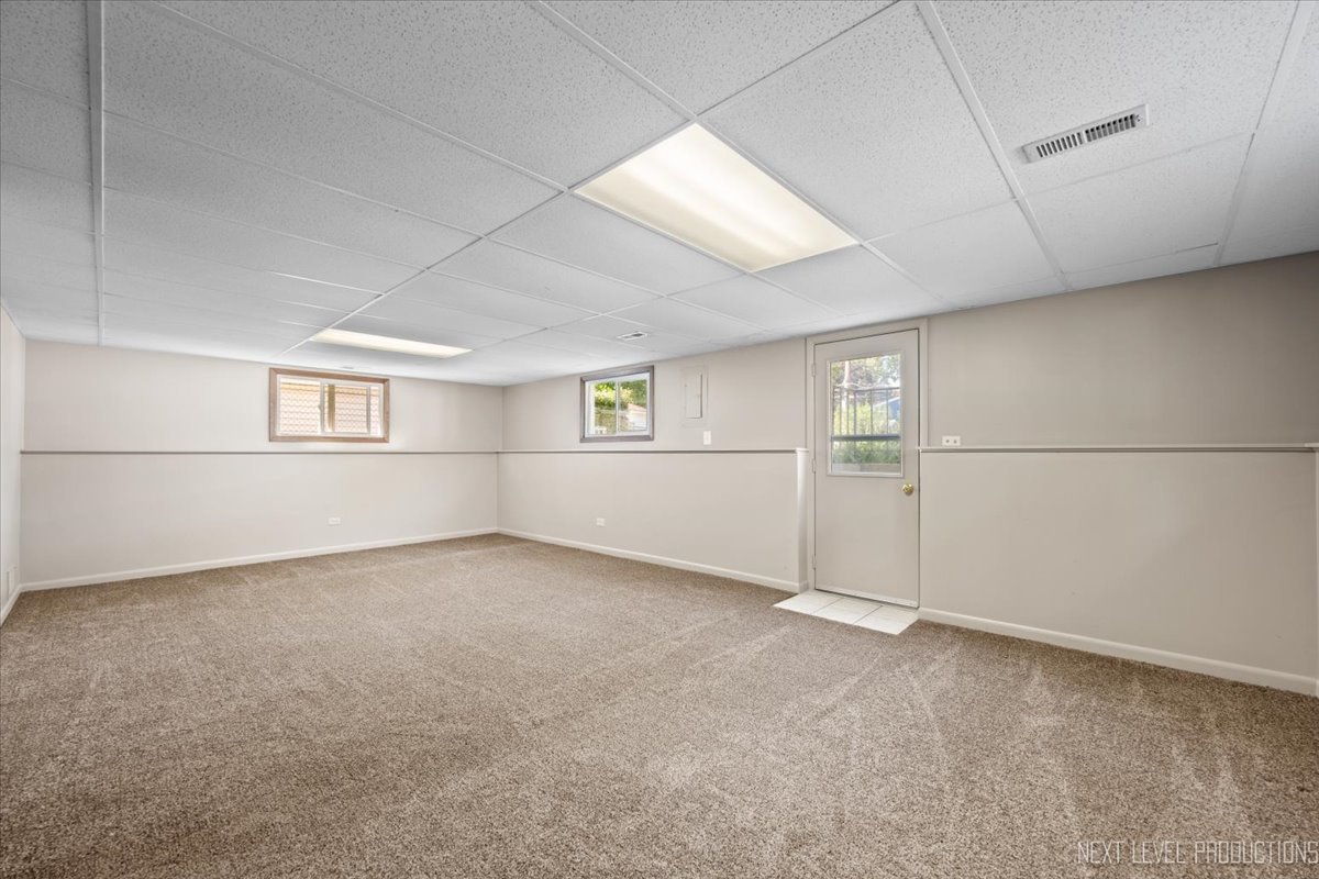 1103 Dawes Avenue, Wheaton, IL 60189