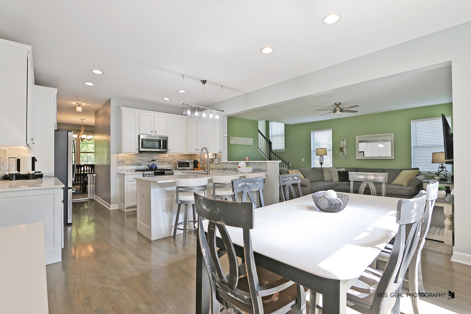 2800 SWEET CLOVER Way, Wauconda, IL 60084