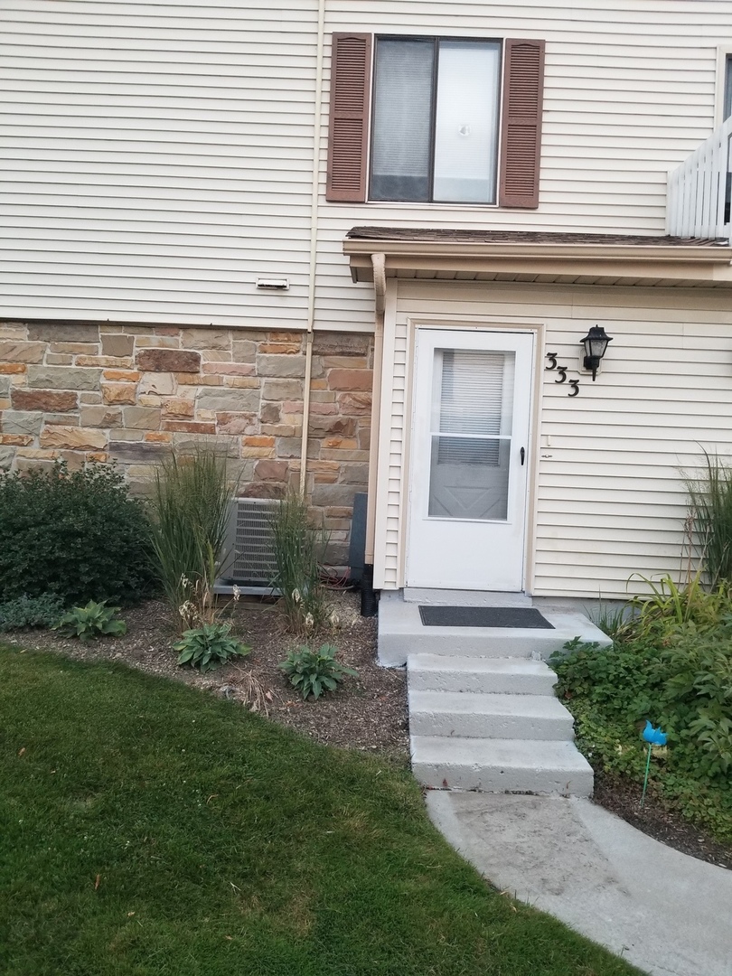 333 Jefferson Court, Vernon Hills, IL 60061