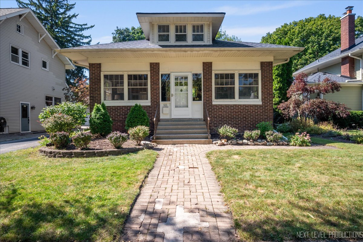 625 S 5th Street, St. Charles, IL 60174