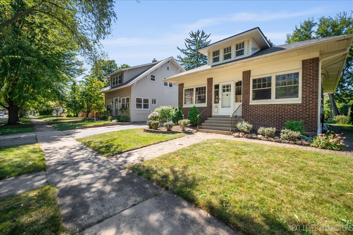 625 S 5th Street, St. Charles, IL 60174