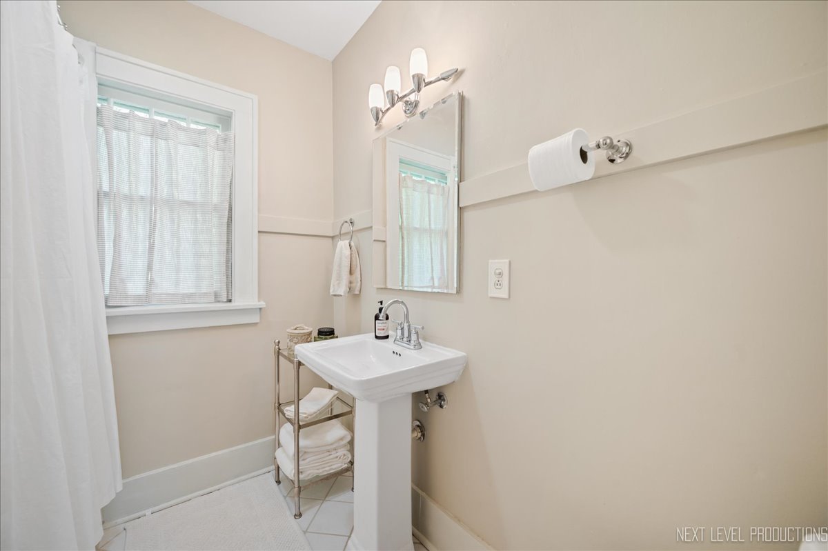 625 S 5th Street, St. Charles, IL 60174