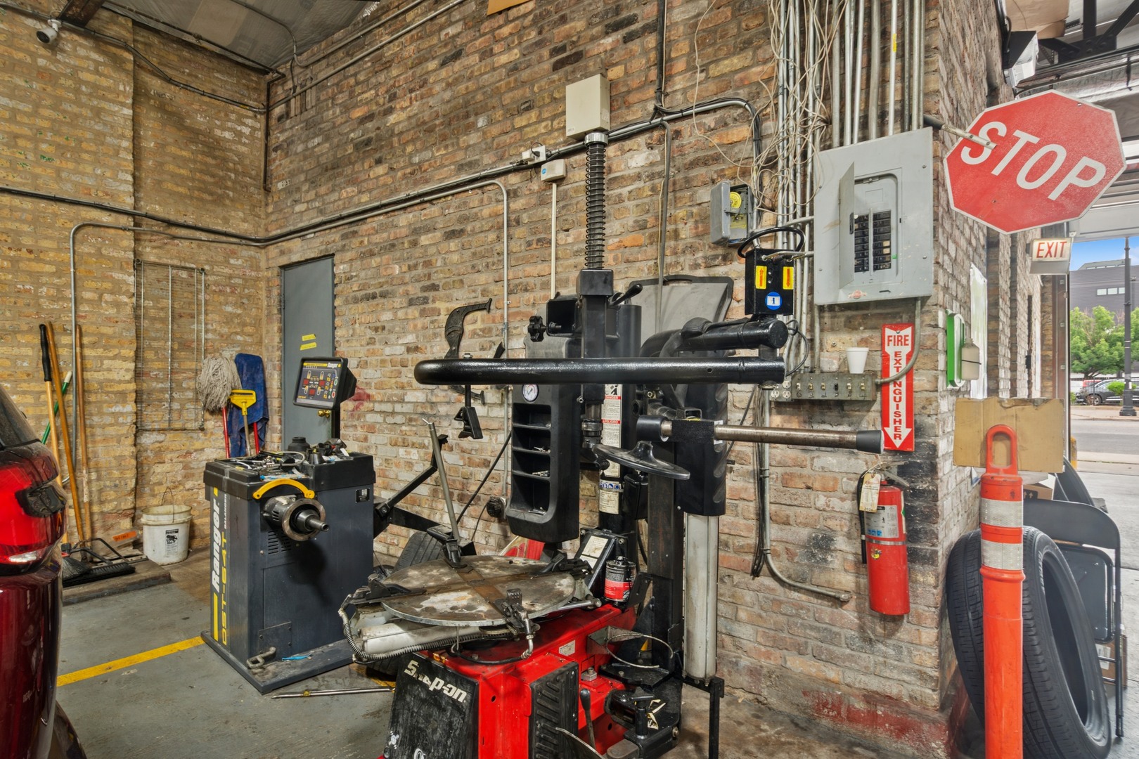 3263 W Fullerton Avenue, Chicago, IL 60647