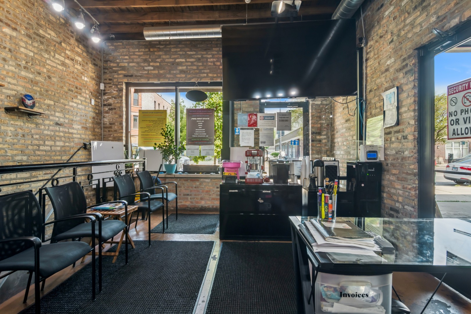 3263 W Fullerton Avenue, Chicago, IL 60647