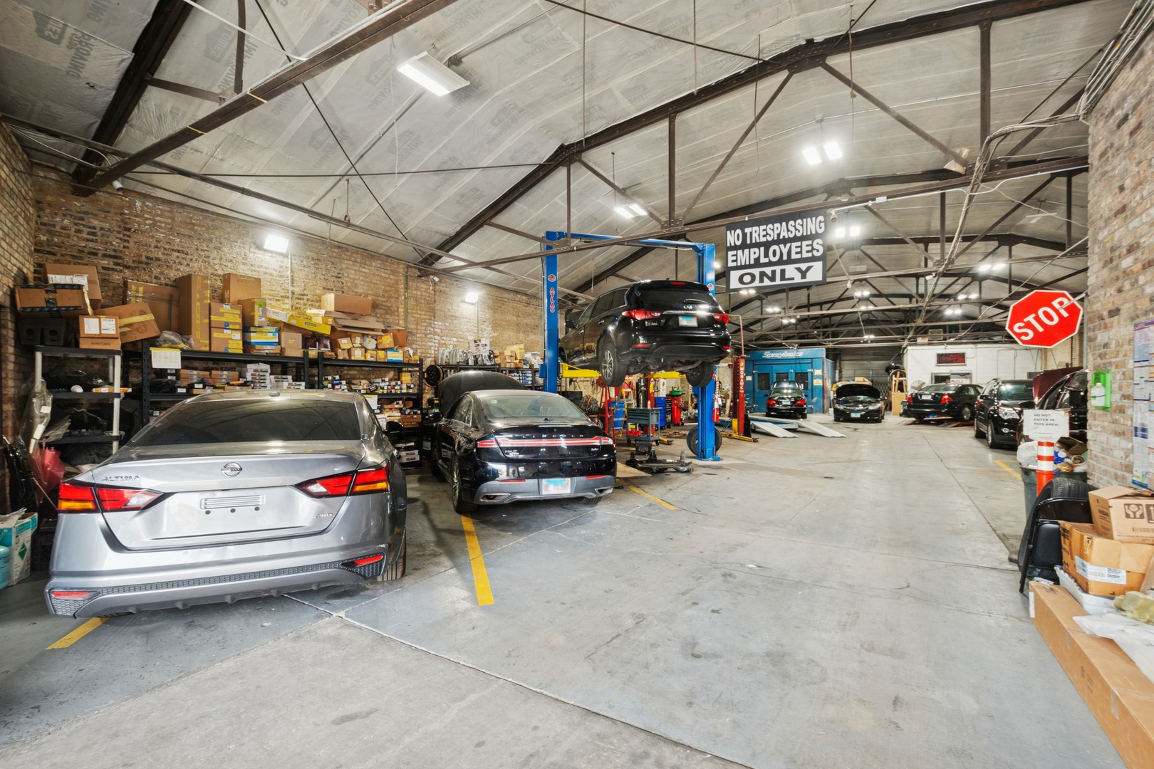 3263 W Fullerton Avenue, Chicago, IL 60647