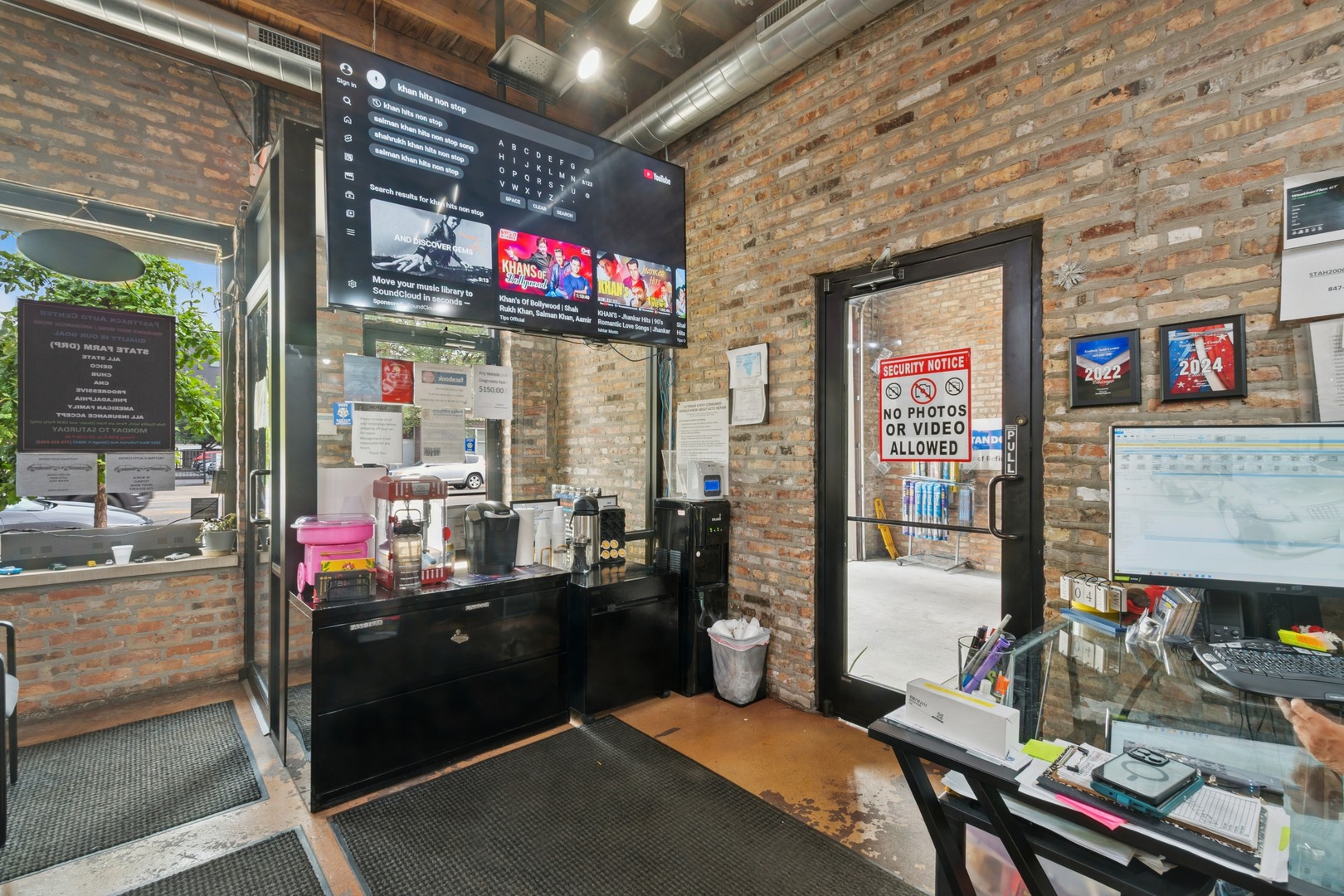 3263 W Fullerton Avenue, Chicago, IL 60647