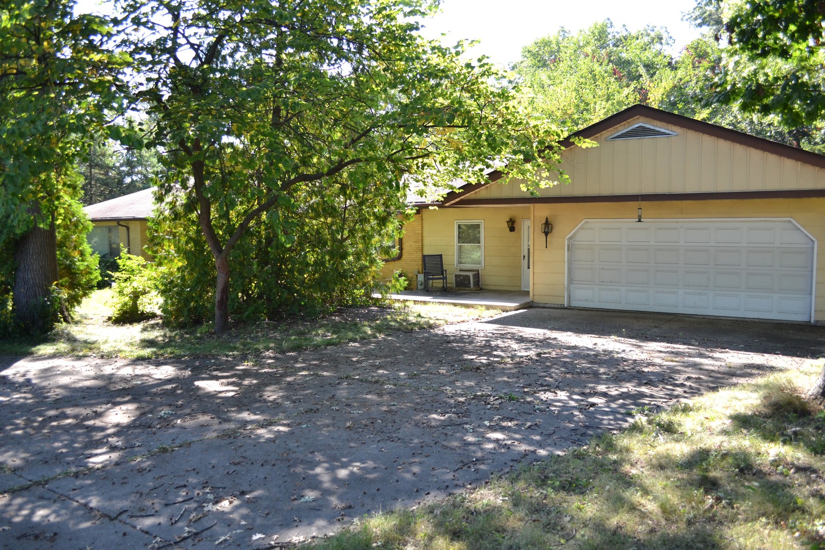 8850 S County Line Road, Burr Ridge, IL 60527