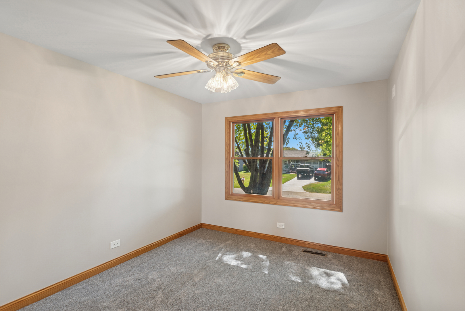 1900 Burr Oak Lane, Lindenhurst, IL 60046