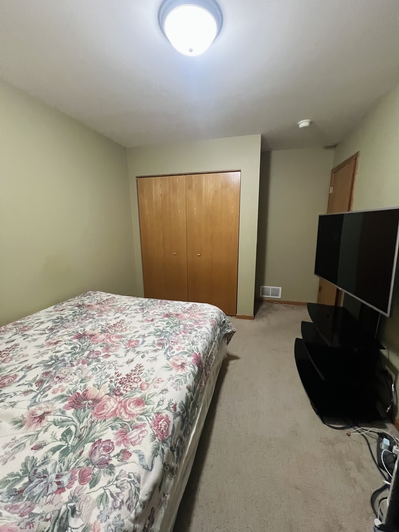 3404 Sarah Drive, Zion, IL 60099