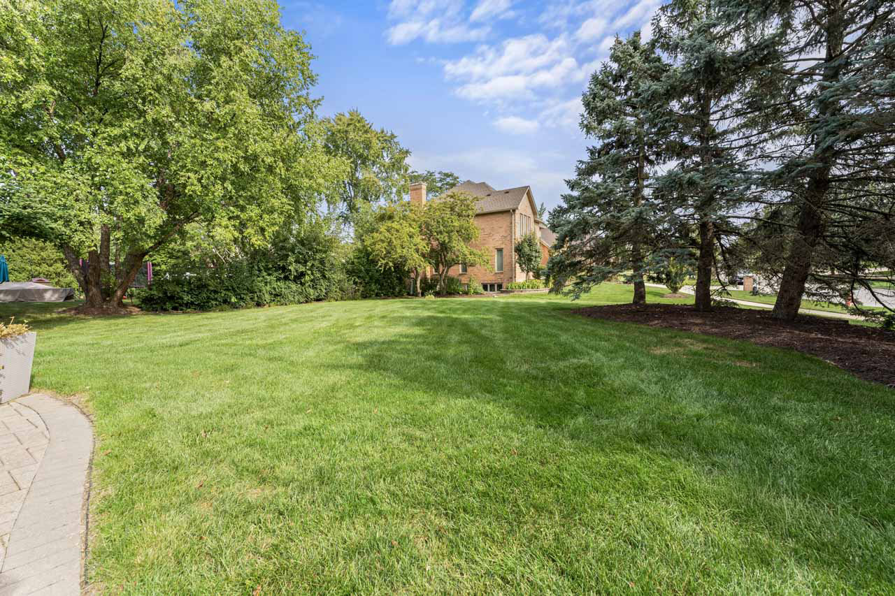 675 Red Maple Lane, Roselle, IL 60172