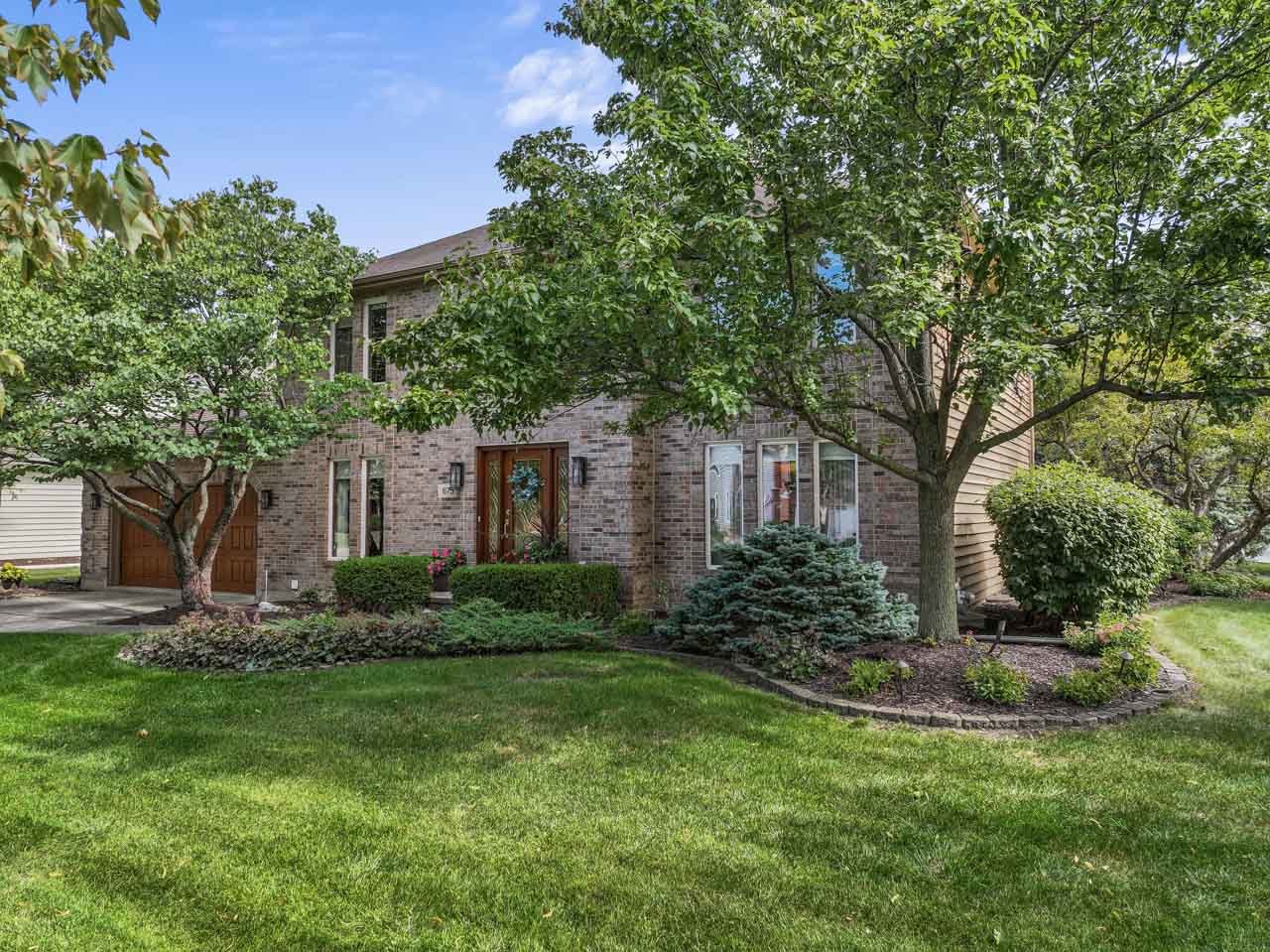 675 Red Maple Lane, Roselle, IL 60172