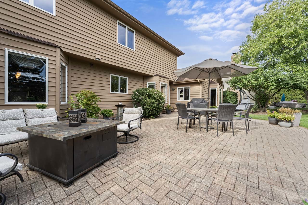 675 Red Maple Lane, Roselle, IL 60172