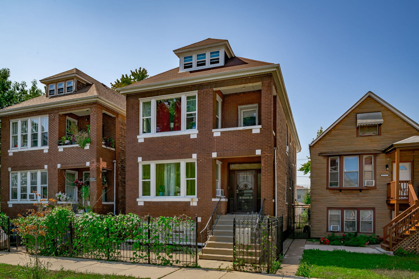 4554 S WASHTENAW Avenue, Chicago, IL 60632