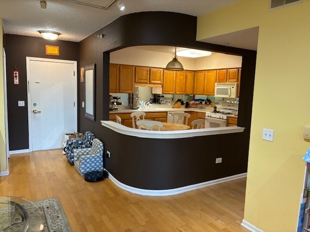 5 W CENTRAL Avenue #201, Mount Prospect, IL 60056