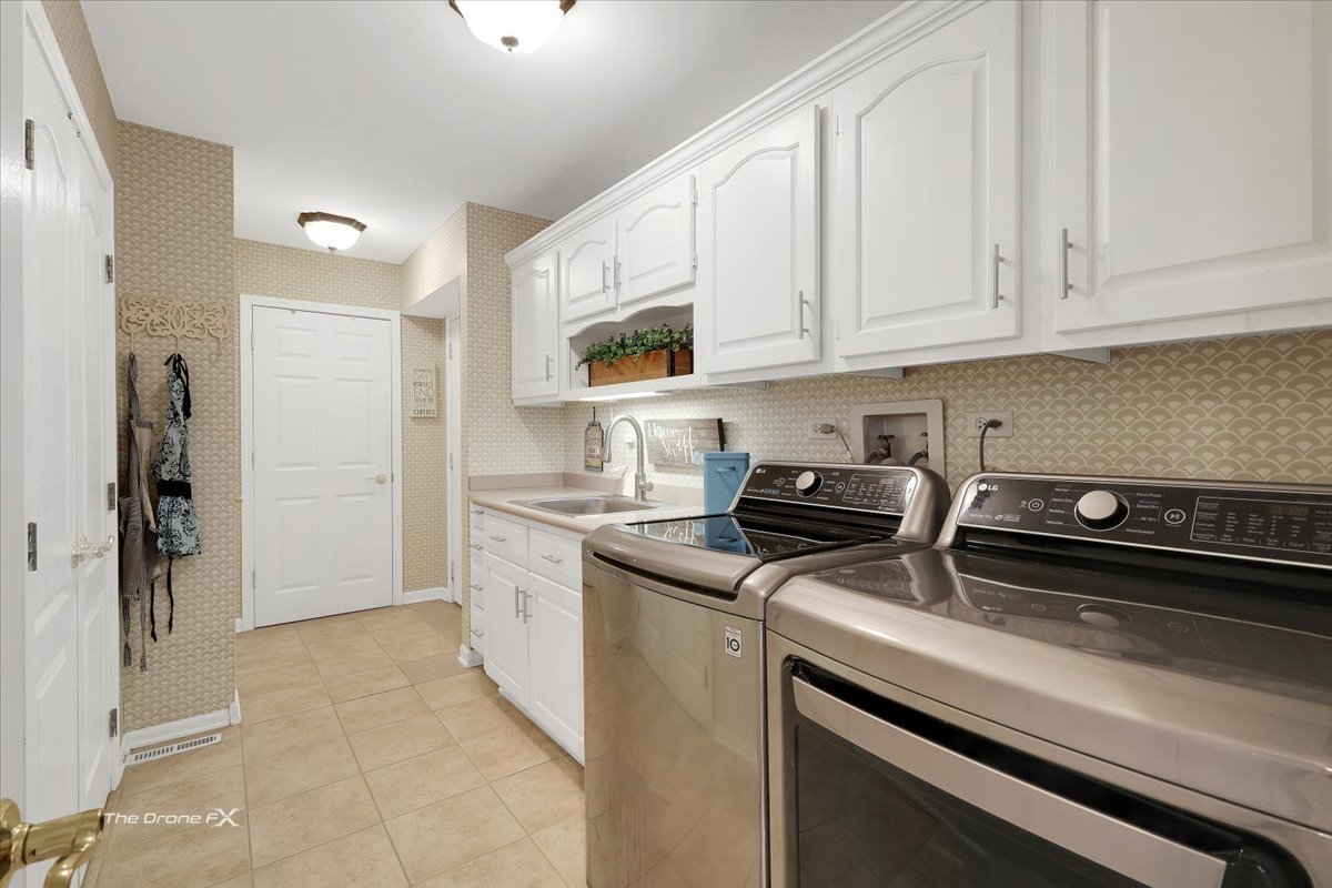 1417 Sherwood Lane, Geneva, IL 60134