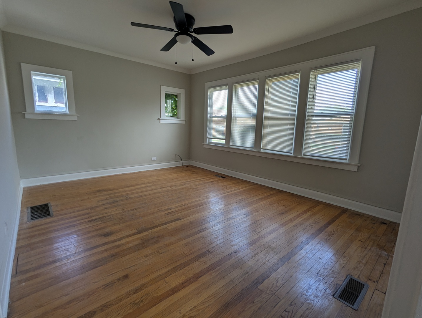 10056 S Indiana Avenue, Chicago, IL 60628