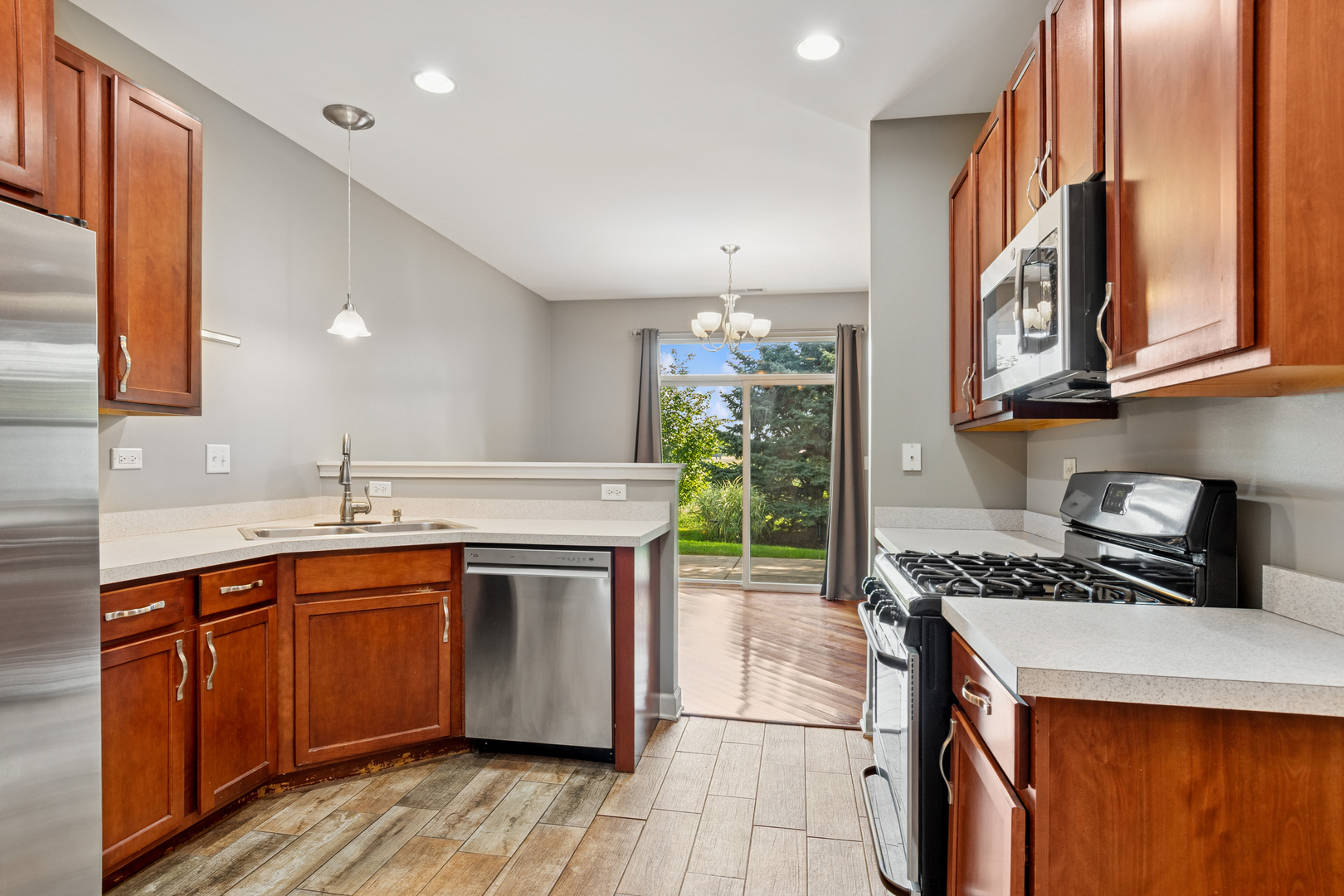 450 Majestic Lane, Oswego, IL 60543