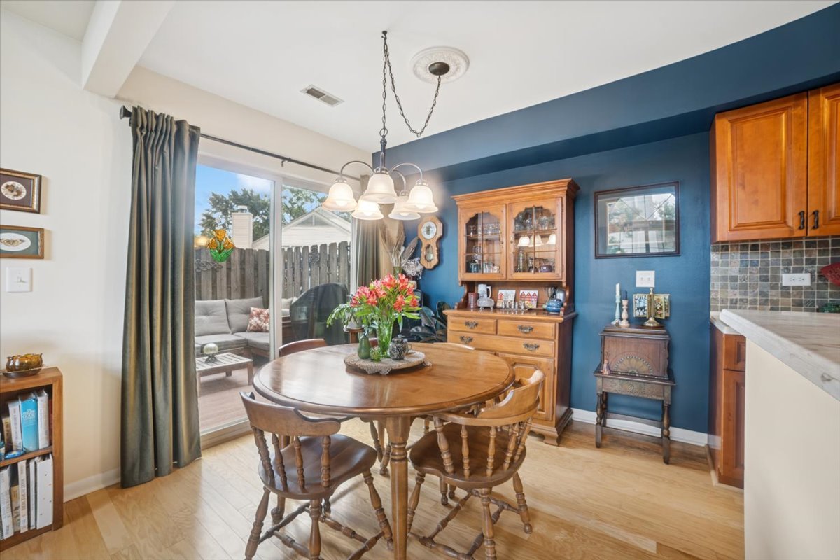 1022 N Knollwood Drive, Palatine, IL 60067