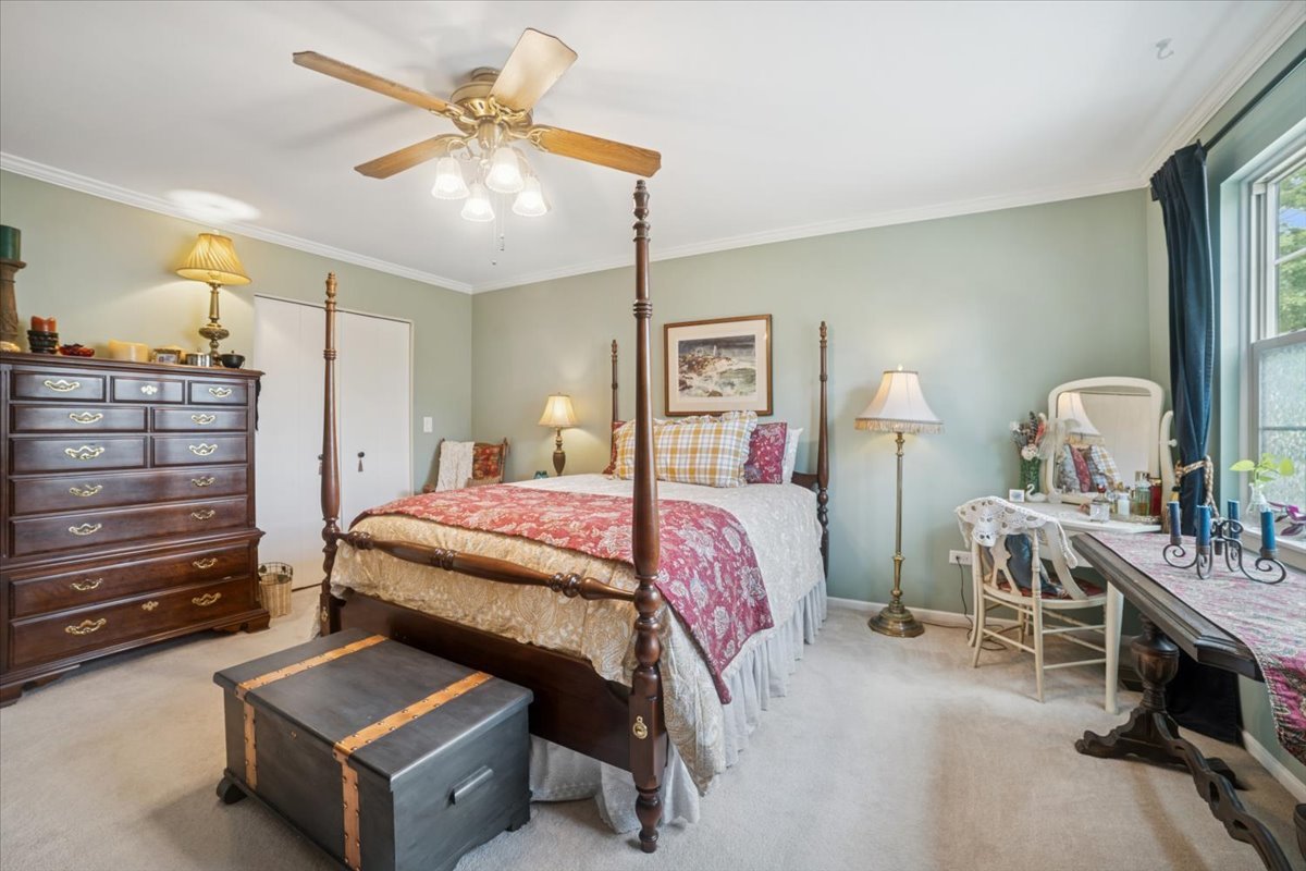 1022 N Knollwood Drive, Palatine, IL 60067