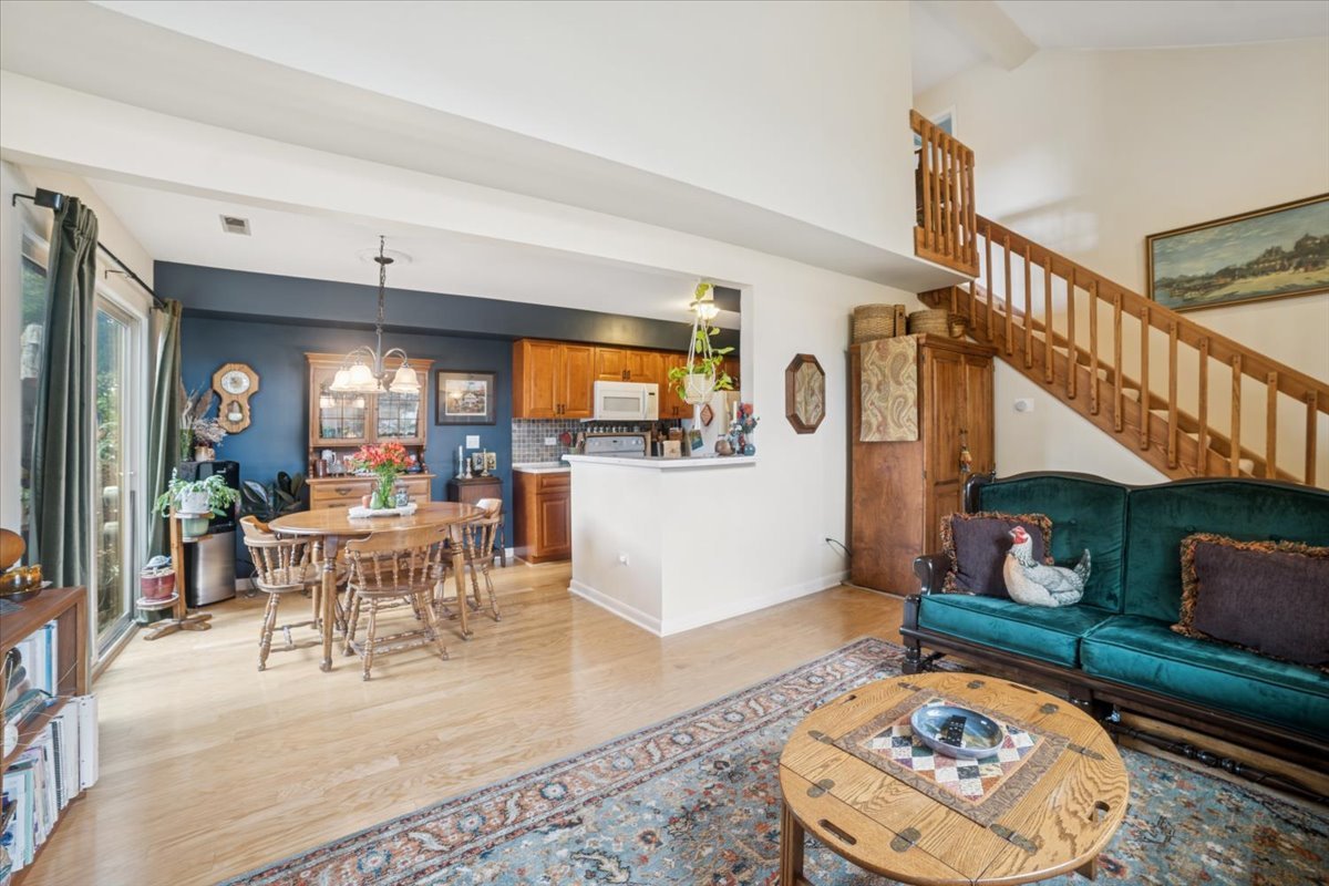 1022 N Knollwood Drive, Palatine, IL 60067