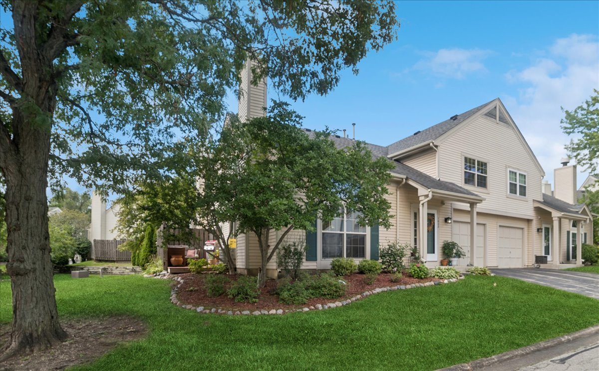 1022 N Knollwood Drive, Palatine, IL 60067