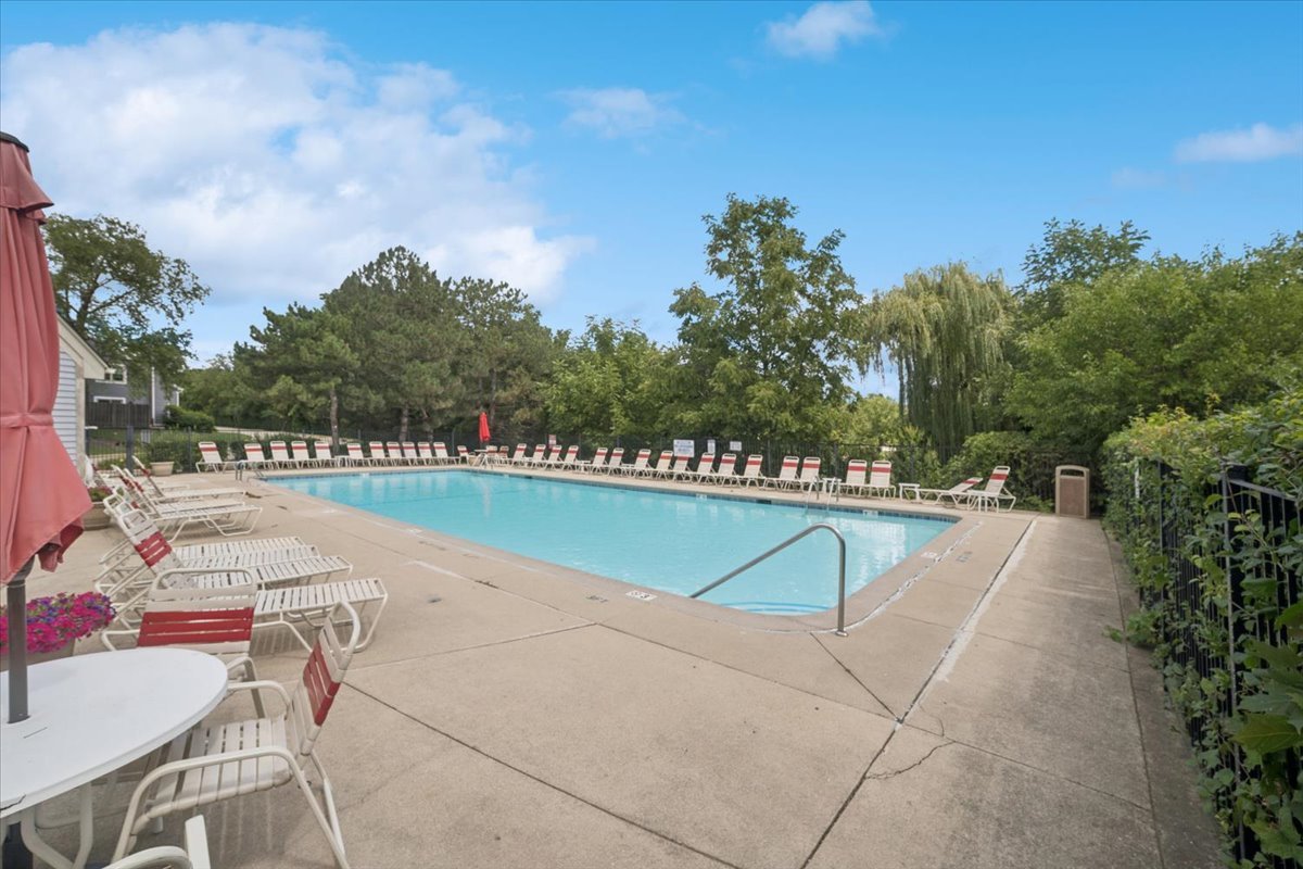 1022 N Knollwood Drive, Palatine, IL 60067