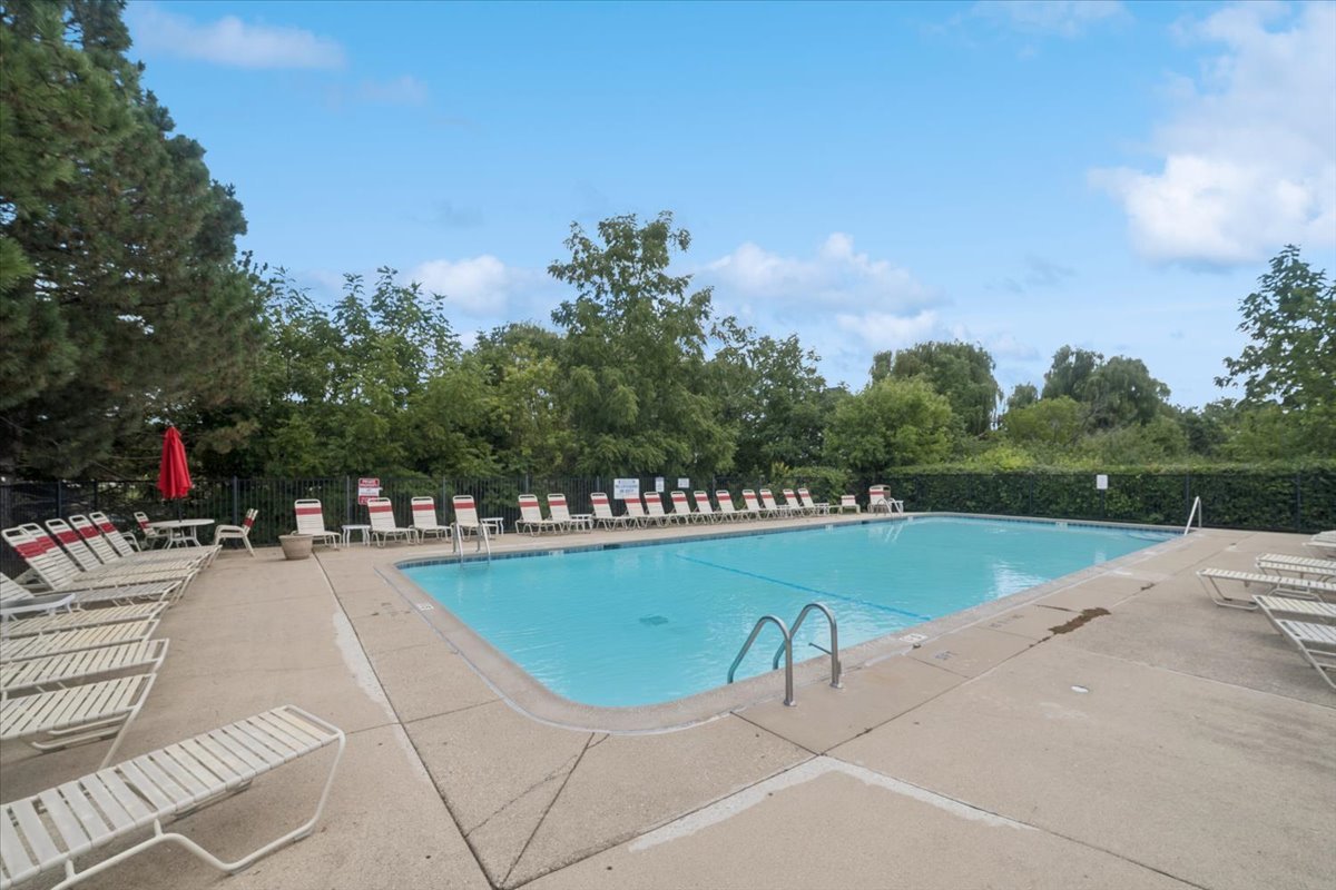 1022 N Knollwood Drive, Palatine, IL 60067