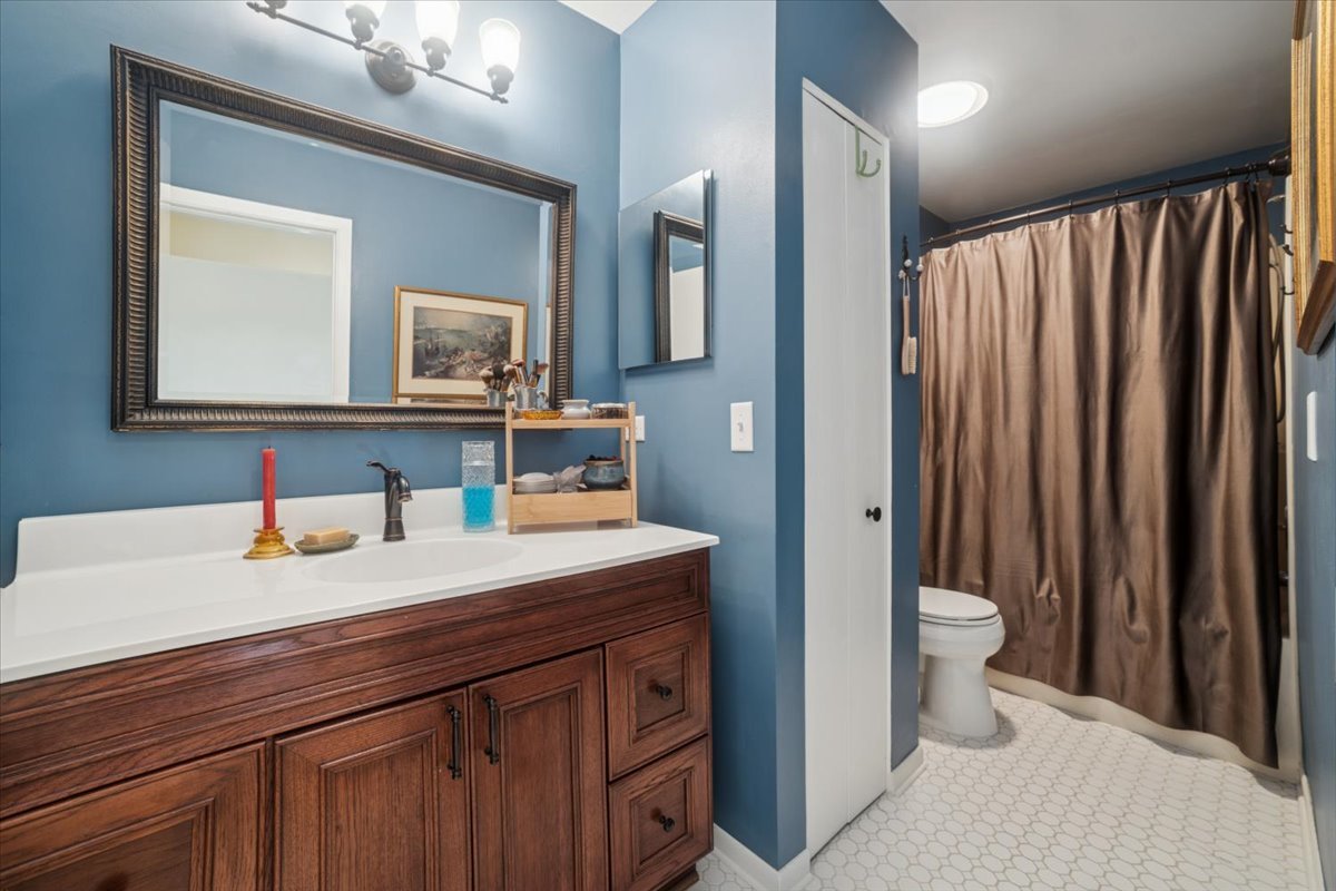 1022 N Knollwood Drive, Palatine, IL 60067