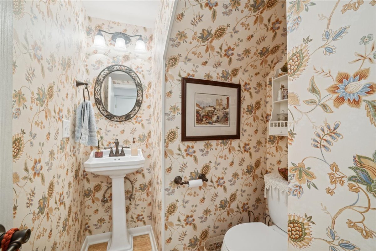 1022 N Knollwood Drive, Palatine, IL 60067