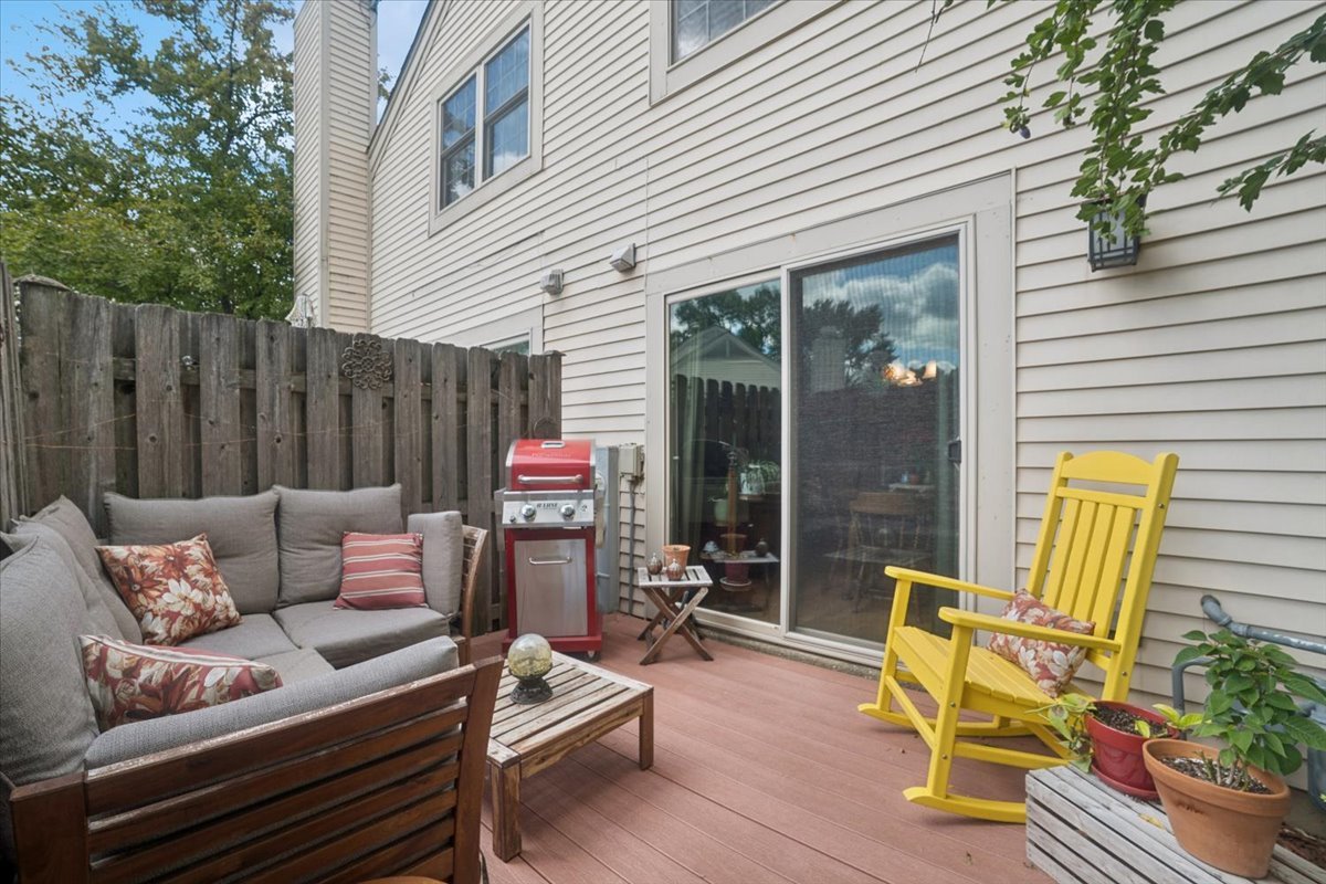 1022 N Knollwood Drive, Palatine, IL 60067