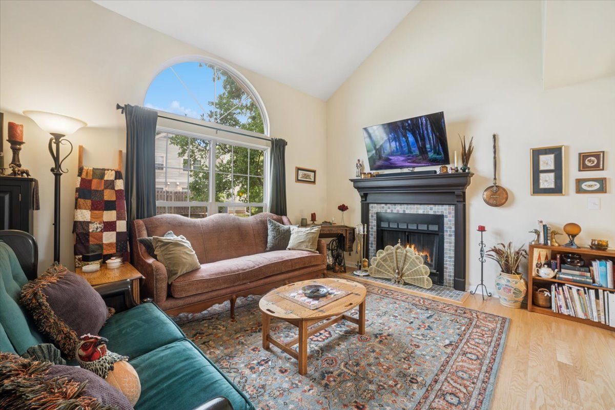 1022 N Knollwood Drive, Palatine, IL 60067