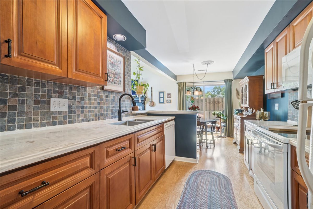 1022 N Knollwood Drive, Palatine, IL 60067