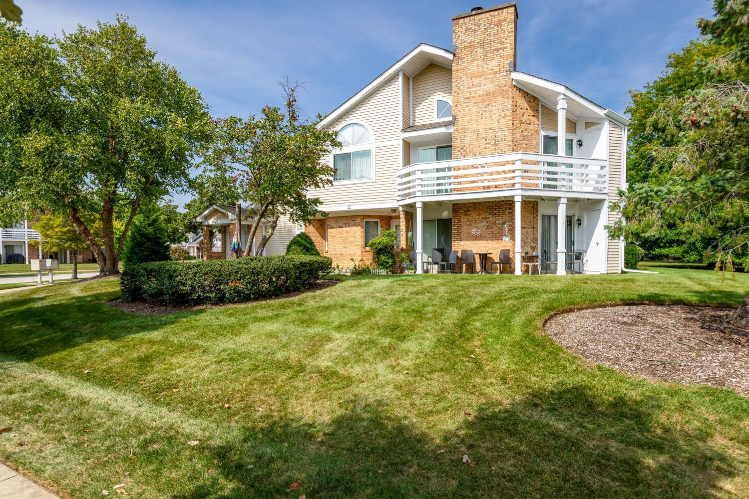 1032 Courtland Drive, Buffalo Grove, IL 60089