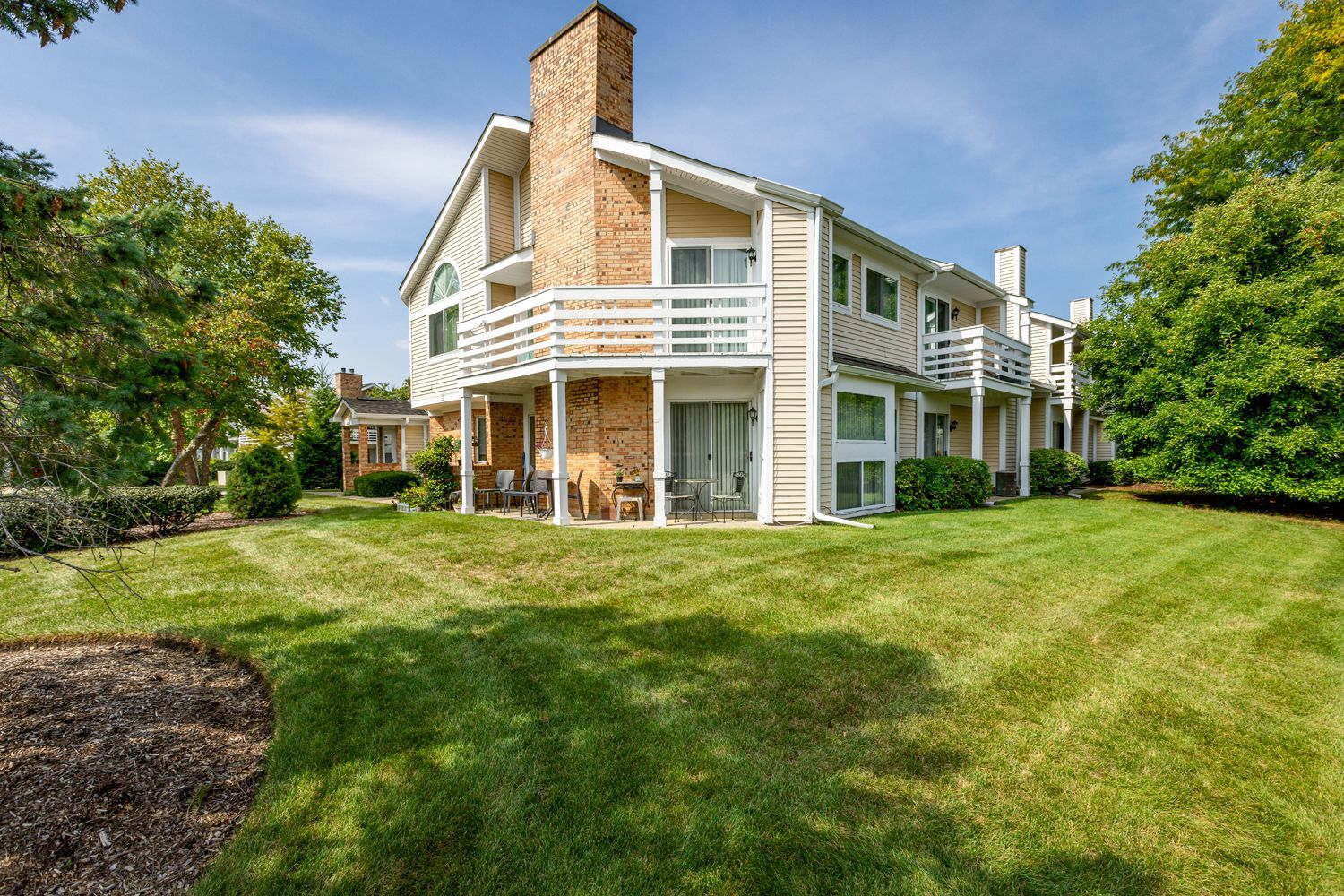1032 Courtland Drive, Buffalo Grove, IL 60089