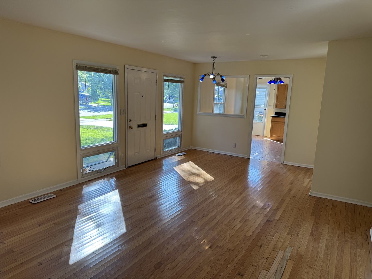 3 McCabe Drive, Streamwood, IL 60107