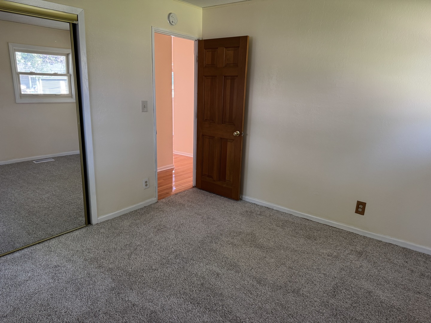 3 McCabe Drive, Streamwood, IL 60107