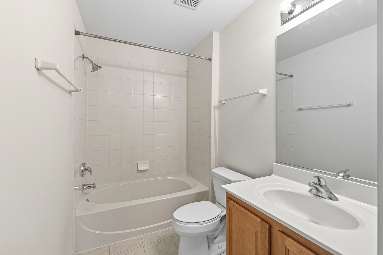 5662 Cambridge Way, Hanover Park, IL 60133