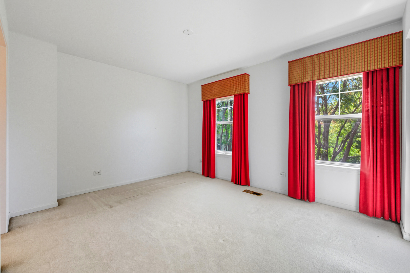 5662 Cambridge Way, Hanover Park, IL 60133