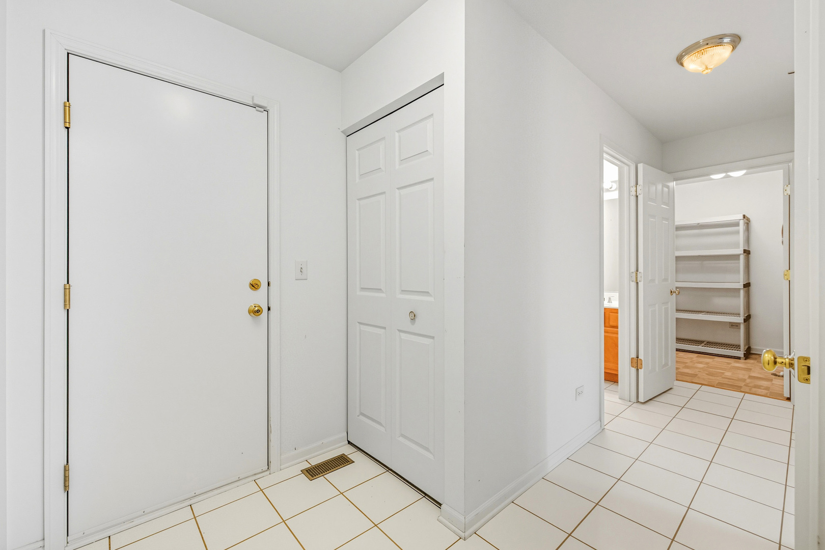 5662 Cambridge Way, Hanover Park, IL 60133