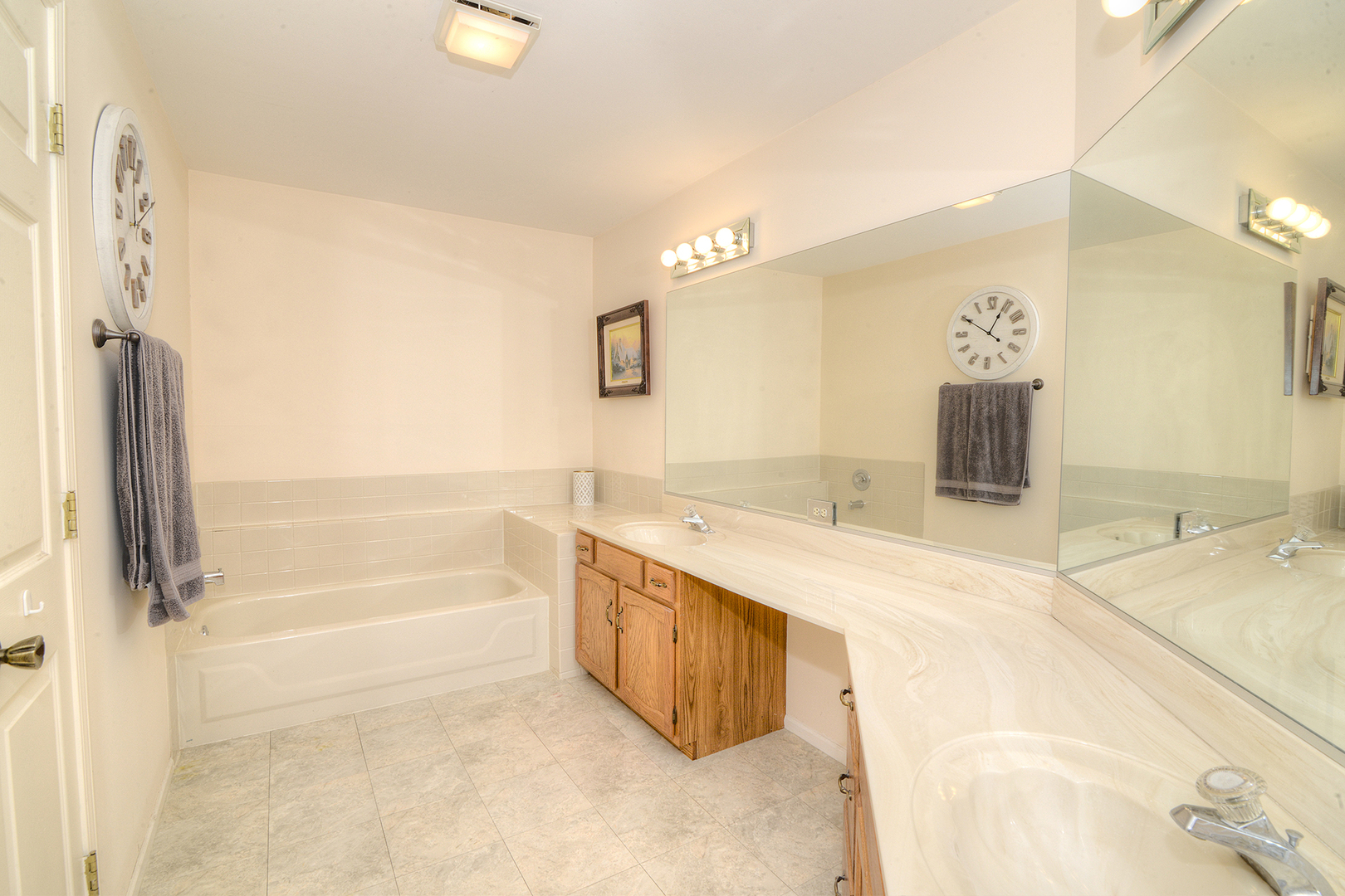 1502 Canbury Court #D1, Wheeling, IL 60090
