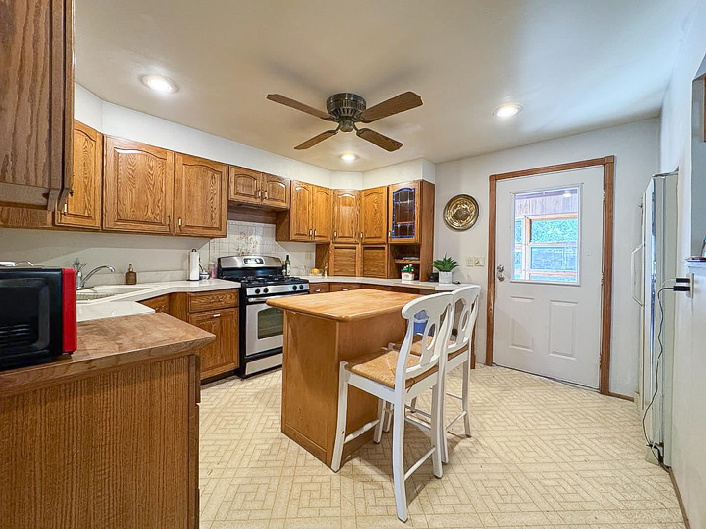 206 S Adams Street, Westmont, IL 60559