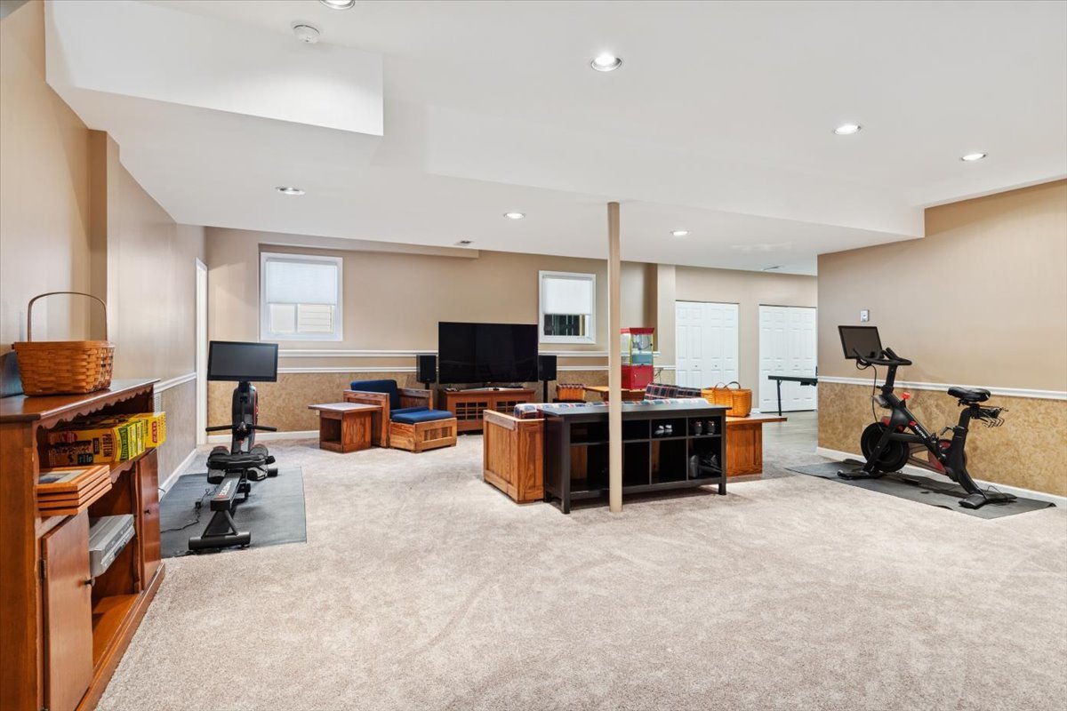 7 Iroquois Court, Oswego, IL 60543